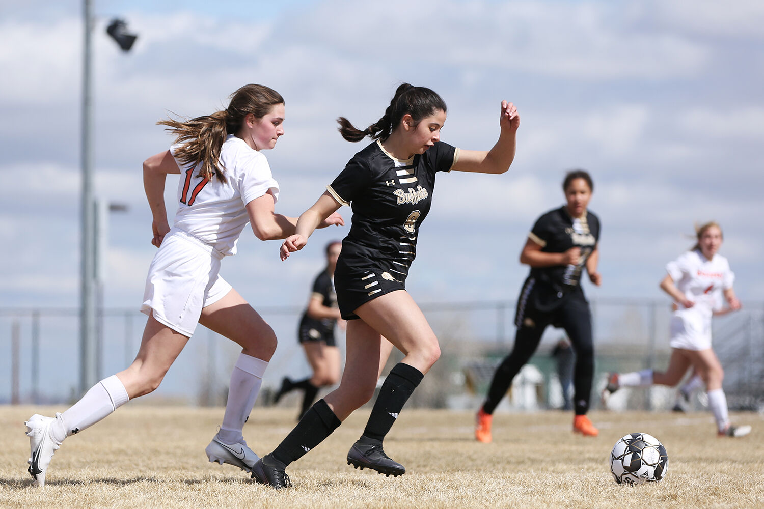 Luci Riddle pulls away from Powell sophomore Jaedyn Hampton